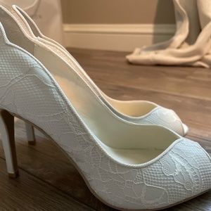 Davids Bridal Ivory Lace Pumps